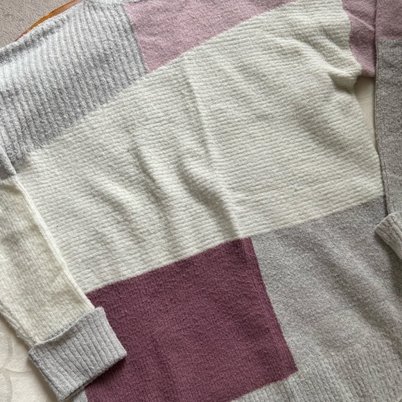 Suzy Shier Winter Sweater - Picture 4 of 5